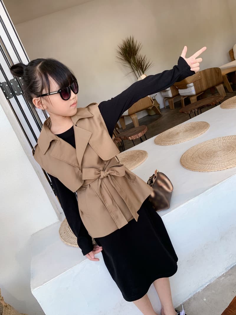シンプル上品ジレトレンチ