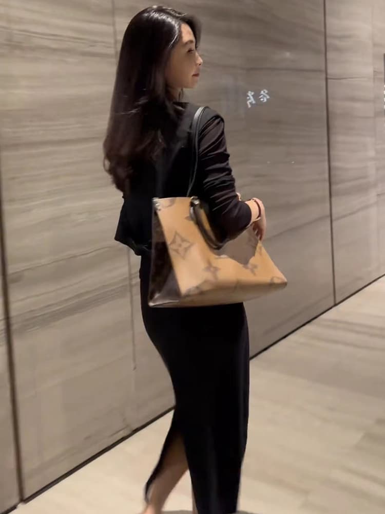 上品な正装用ジレ ショート丈 女性らしいシルエット