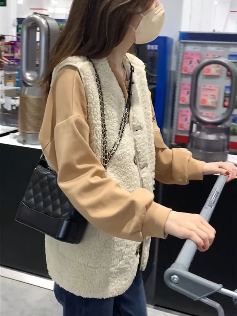 もこもこボア素材の暖かジレベスト